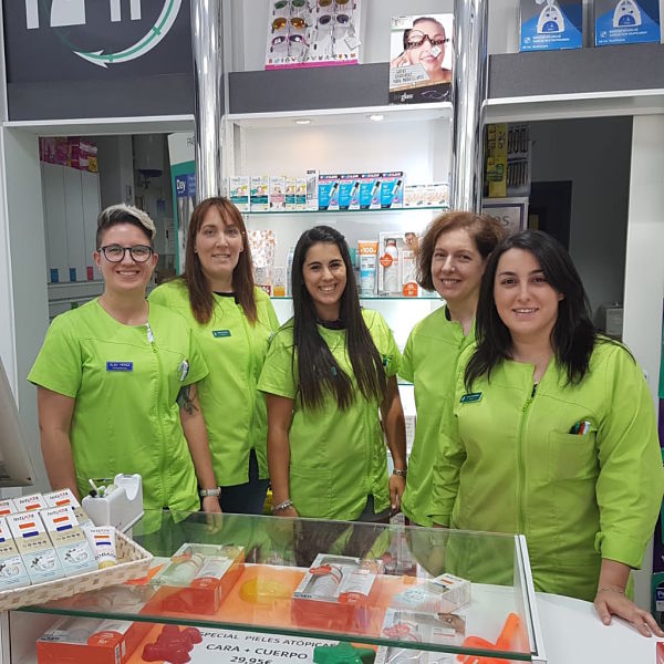 Laura Martínez y sus compañeras de Farmacia (Móstoles)