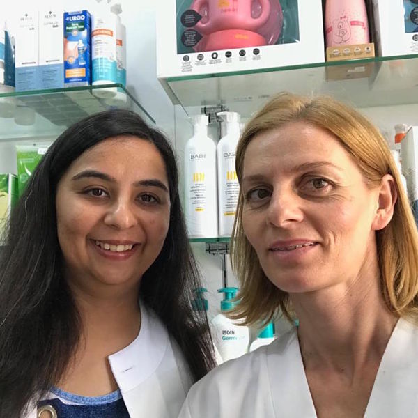 Rashmi y Cristiana - compañeras de Farmacia (Costa Adeje, Santa Cruz de Tenerife)