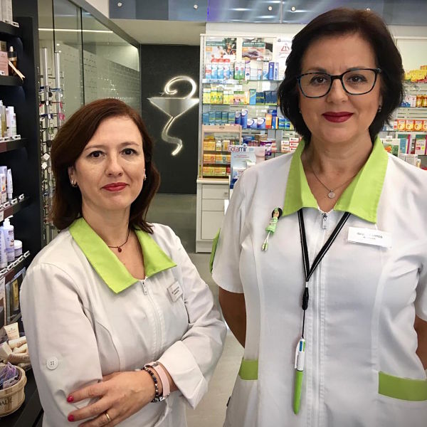 María Carmen e Isabel - compañeras de Farmacia (San Antonio de Benagéber, Valencia)